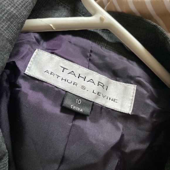 BN Tahari Blazer and Pantsuit Set - Picture 6 of 10